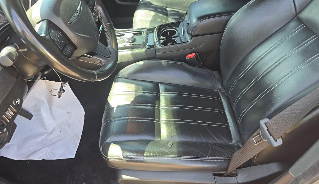 Used 2022 Chrysler 300 S RWD image 8