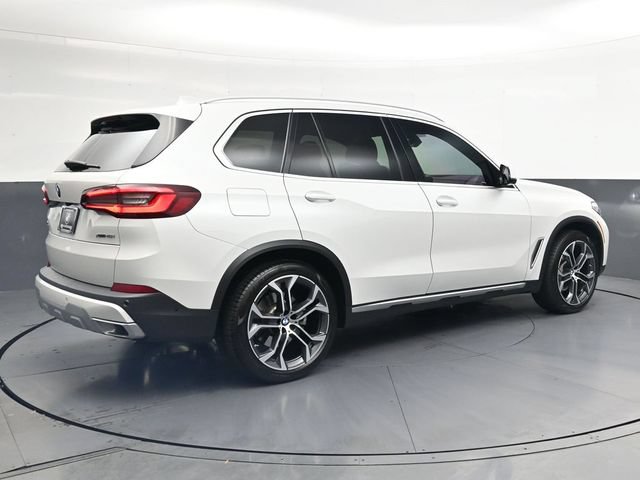 Used 2023 BMW X5 xDrive40i w/ Premium Package AWD/4WD image 4