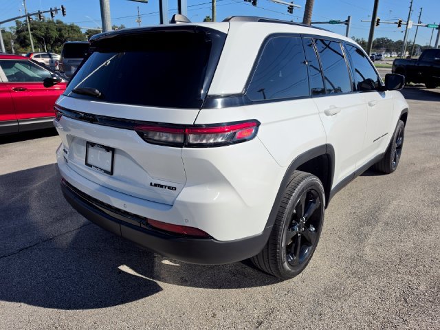 Used 2024 Jeep Grand Cherokee Limited w/ Black Appearance Package AWD/4WD image 5