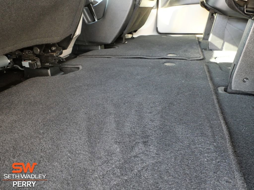 Used 2024 Chrysler Pacifica Touring-L image 11