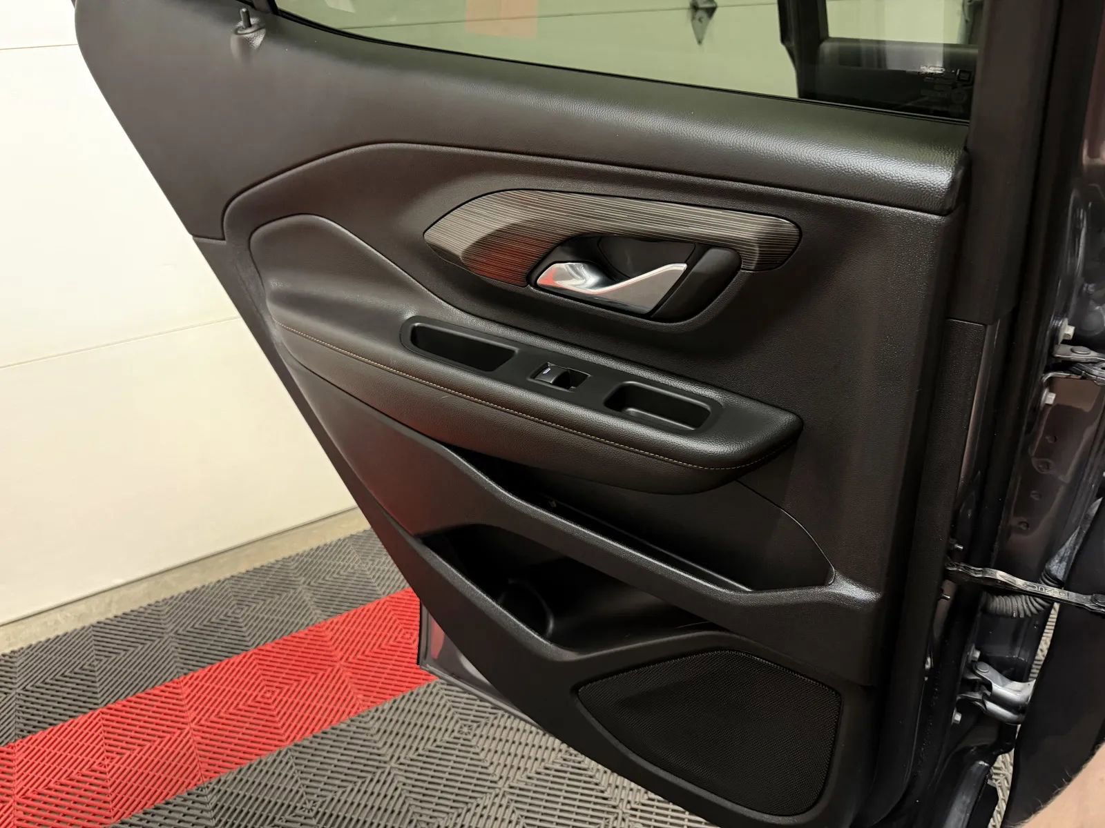 Used 2021 GMC Terrain SLT FWD image 30