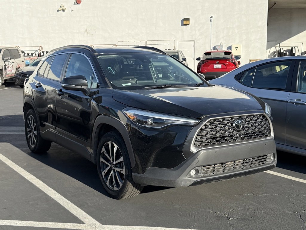 Used 2022 Toyota Corolla Cross XLE image 1