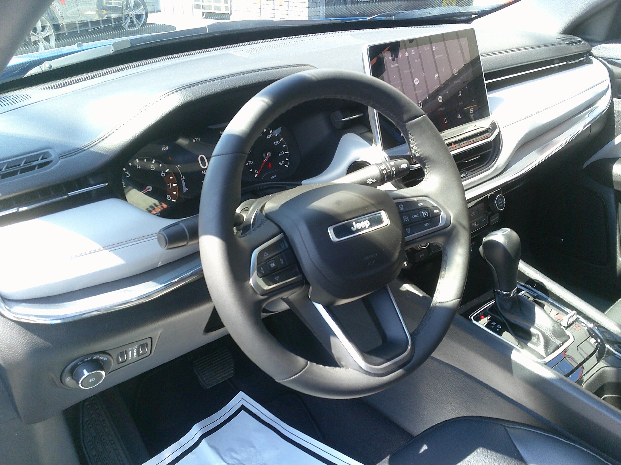 Used 2023 Jeep Compass Limited w/ Sun and Sound Group AWD/4WD image 15