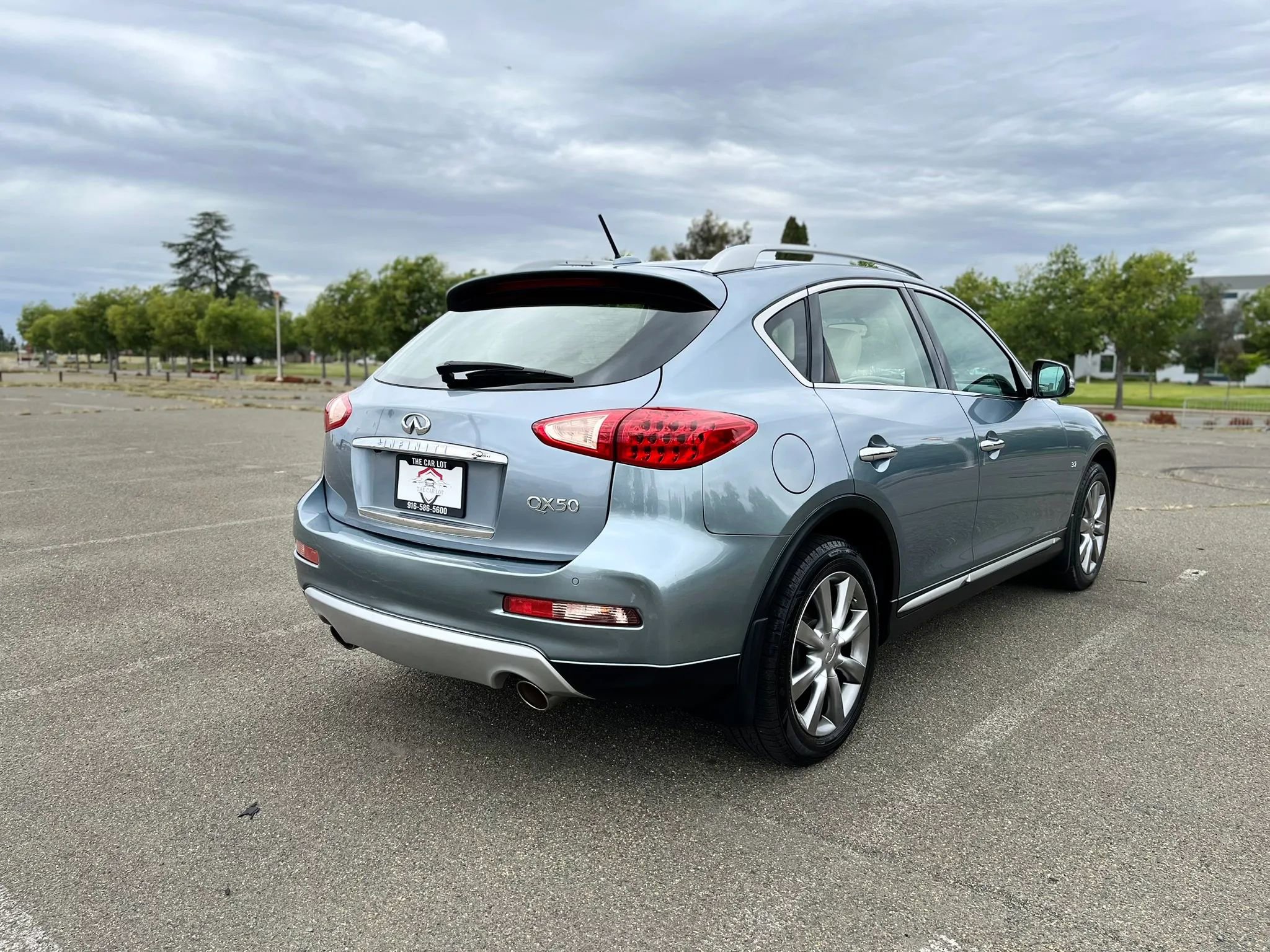 Used 2016 INFINITI QX50 2WD w/ Premium Plus Package image 5