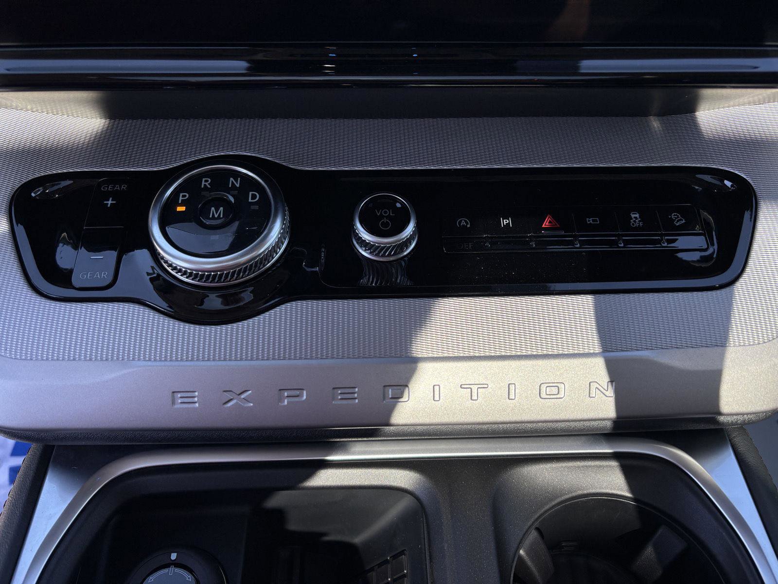 New 2025 Ford Expedition Active image 20