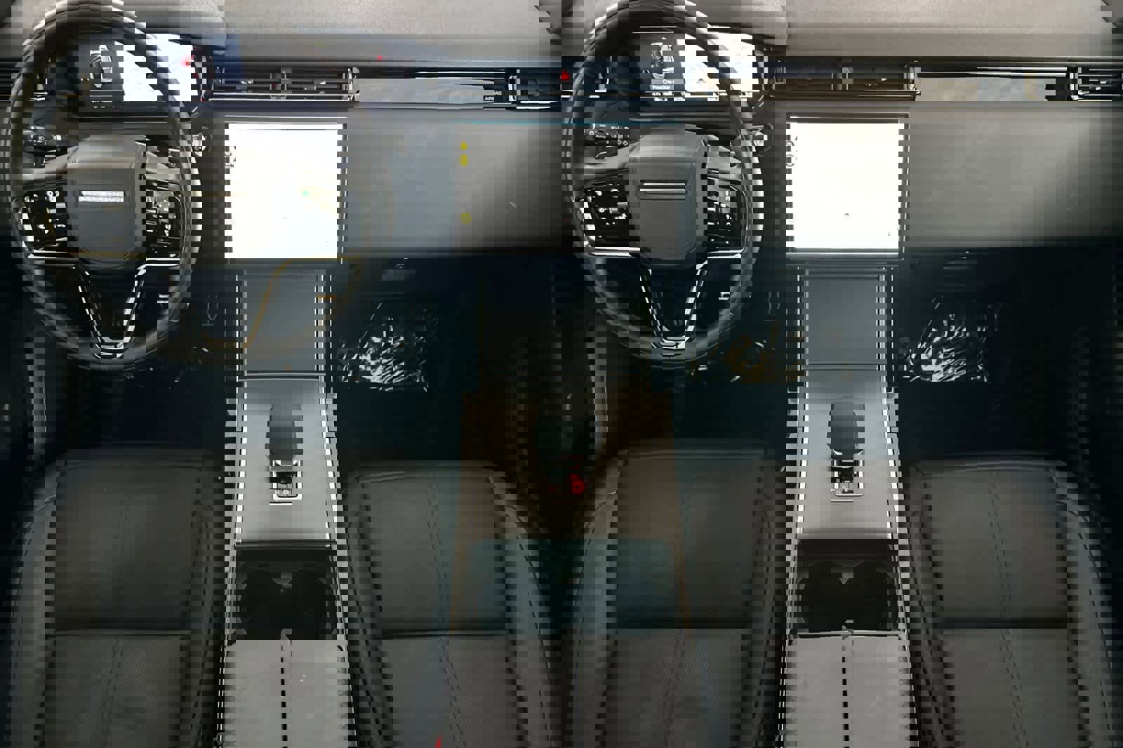 Used 2025 Land Rover Range Rover Velar Dynamic SE image 3