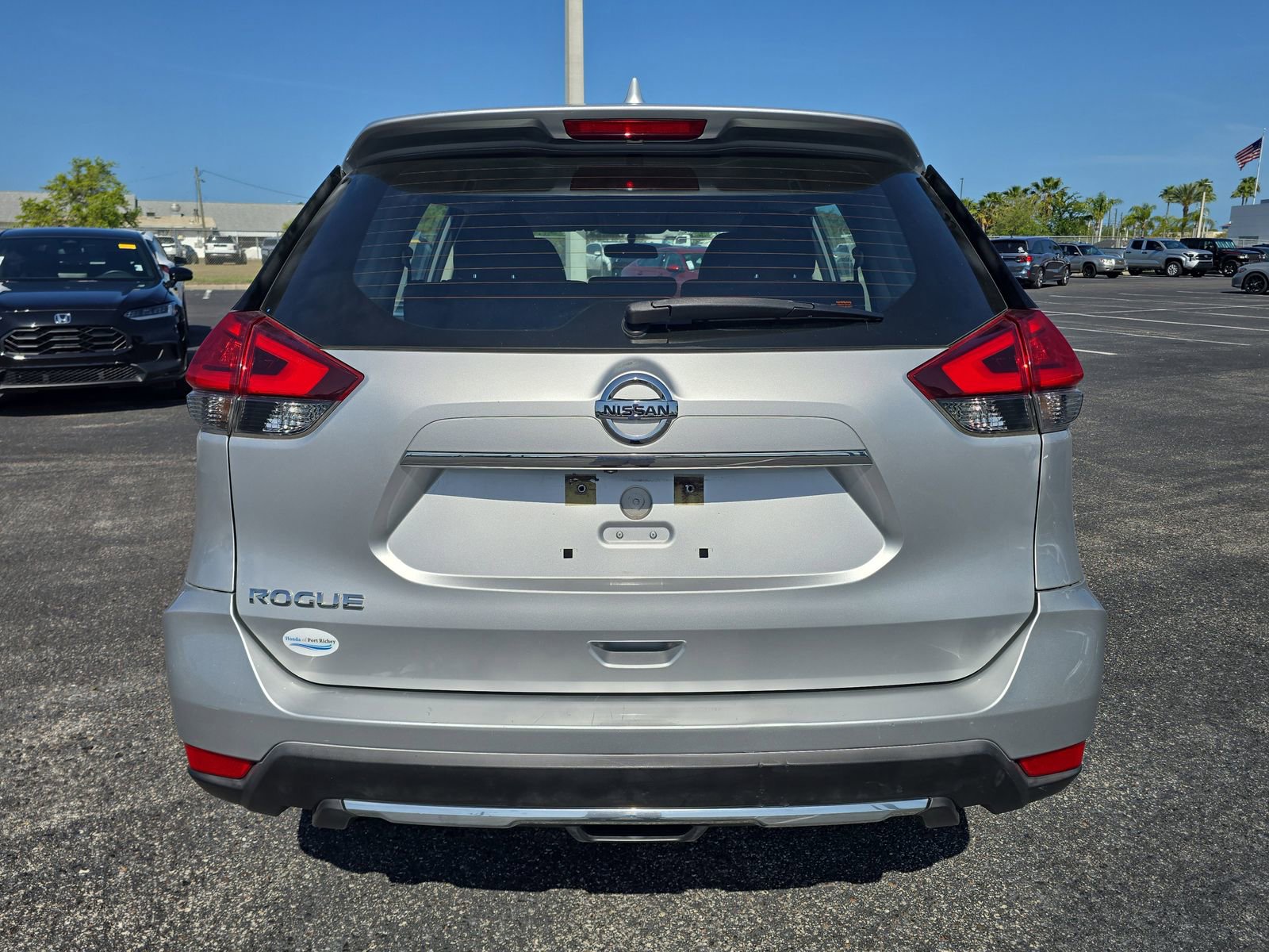 Used 2017 Nissan Rogue S image 5