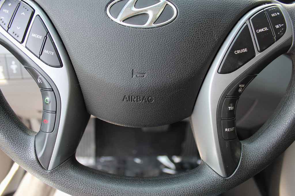 Used 2015 Hyundai Elantra SE w/ Option Group 02 FWD image 17