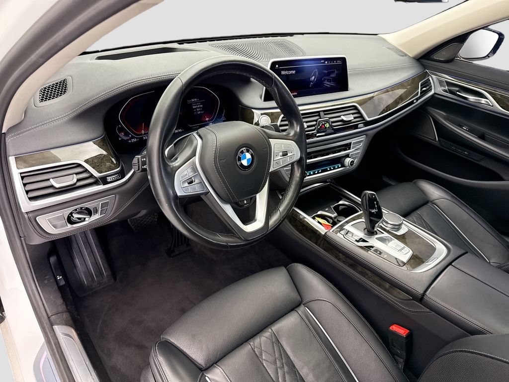 Used 2020 BMW 740i w/ Premium Package RWD image 9