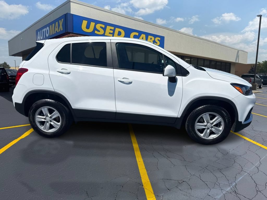 Used 2021 Chevrolet Trax LS w/ Tint and Cruise Package AWD/4WD image 2