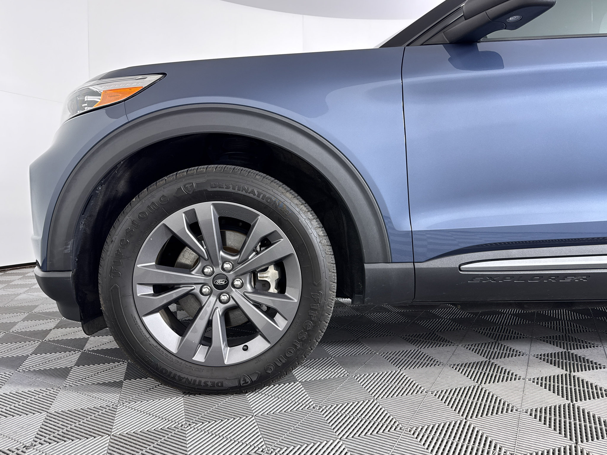 Used 2021 Ford Explorer XLT w/ Equipment Group 202A AWD/4WD image 18