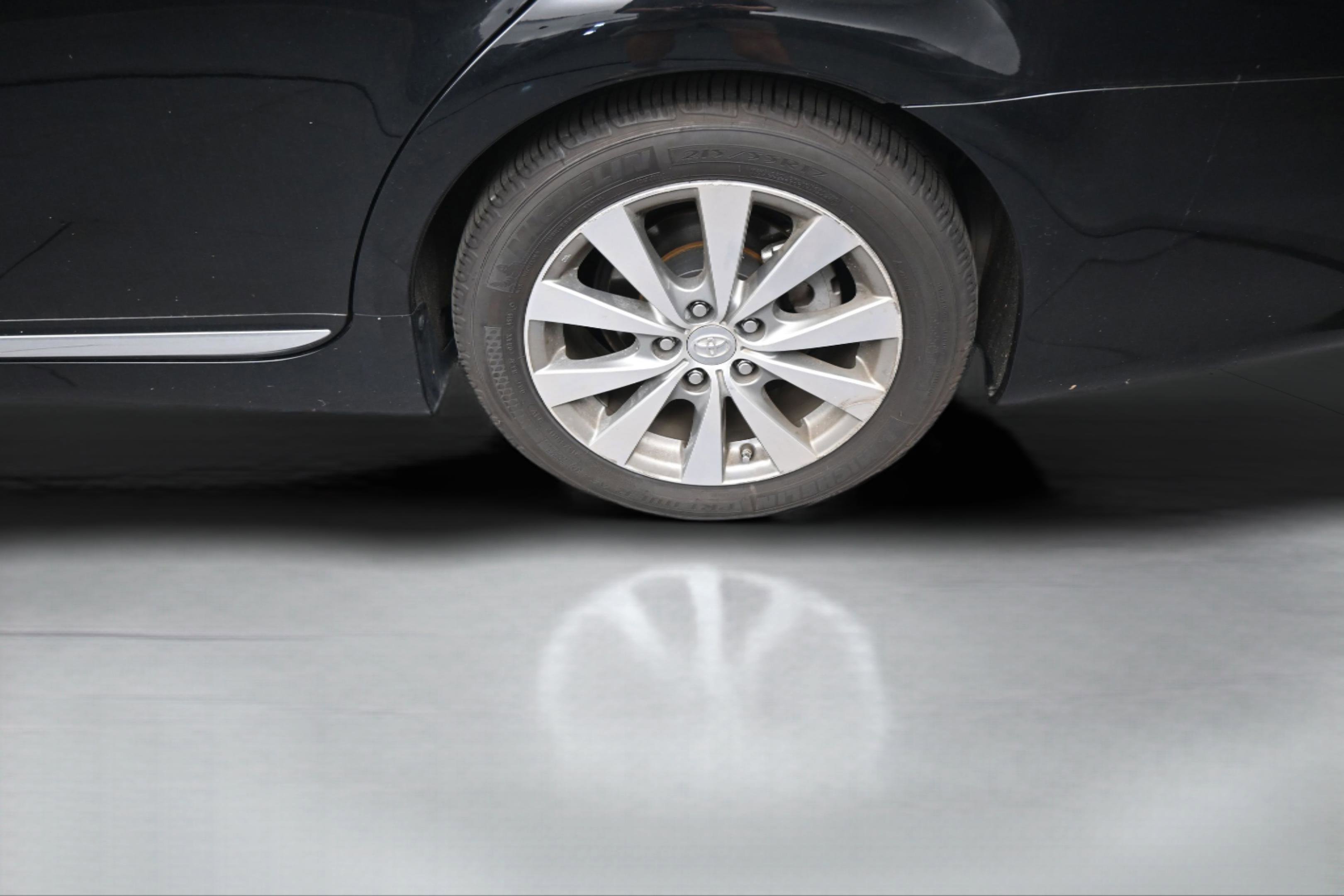 Used 2011 Toyota Avalon Limited FWD image 35