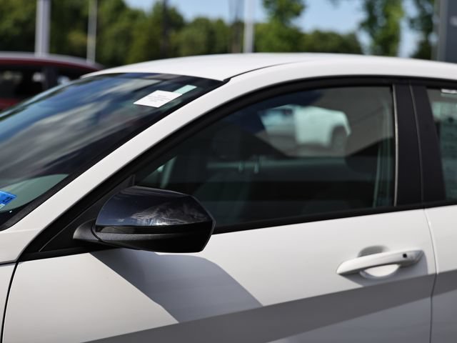 Used 2025 Hyundai Elantra Sport FWD image 11
