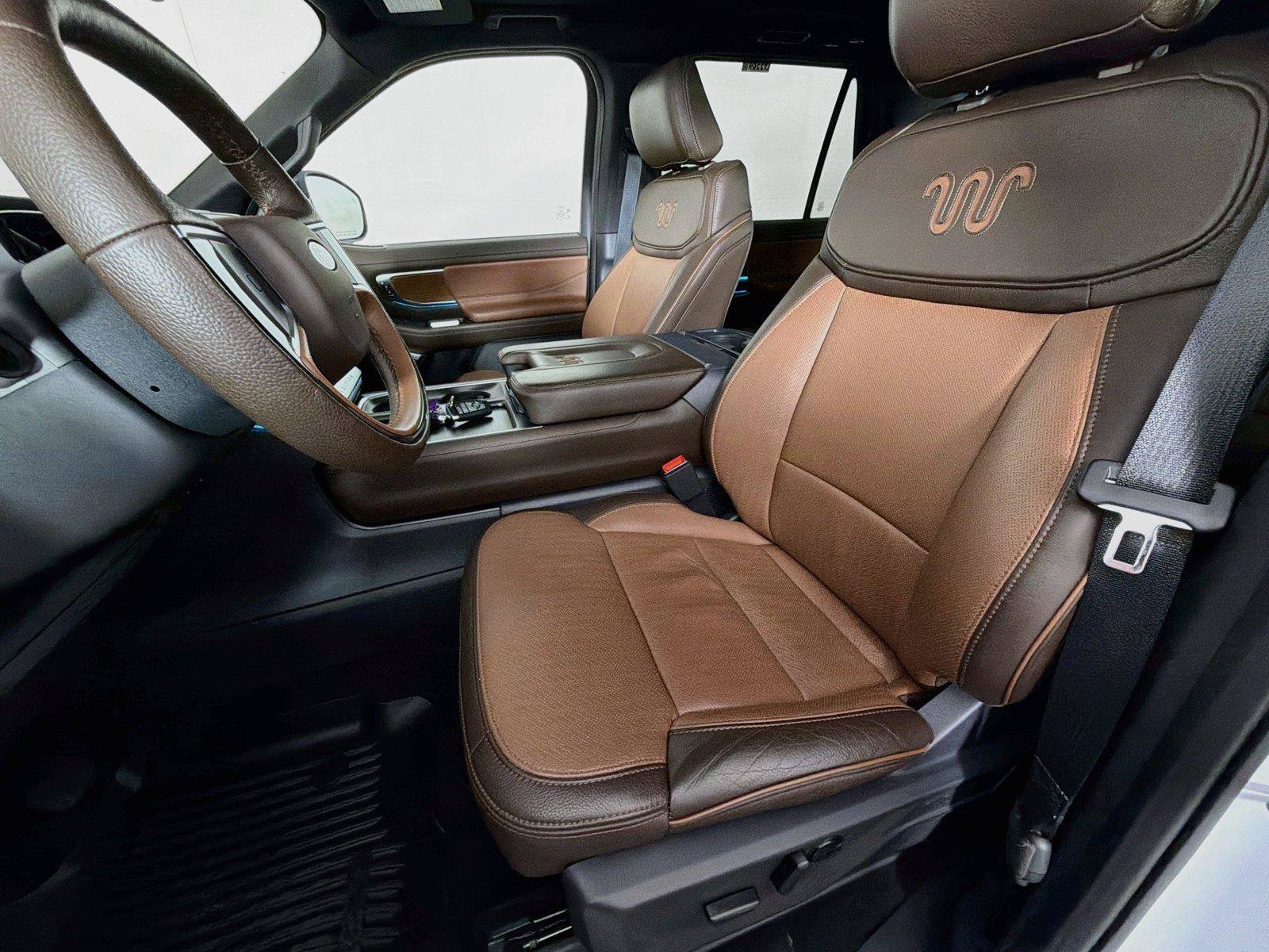 Used 2025 Ford Expedition King Ranch AWD/4WD image 2