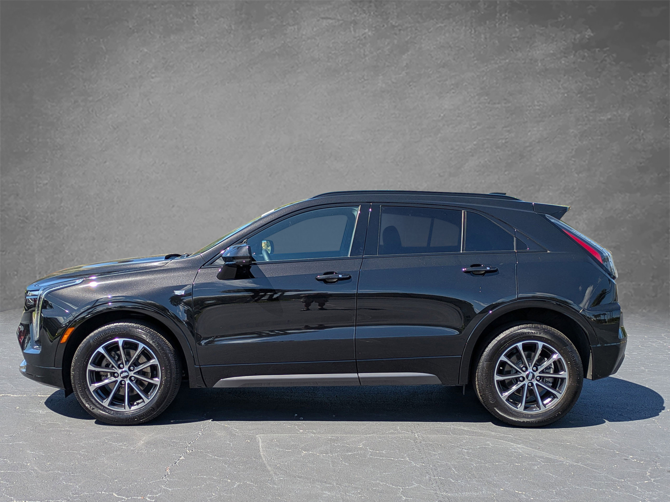 Certified 2024 Cadillac XT4 Sport FWD image 3