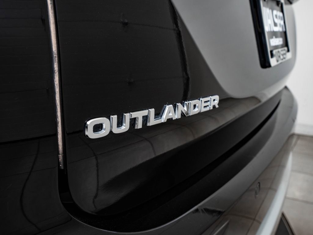 Used 2024 Mitsubishi Outlander SE image 15