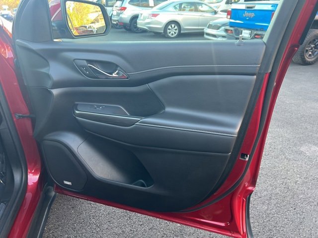 Used 2023 GMC Acadia SLT image 13