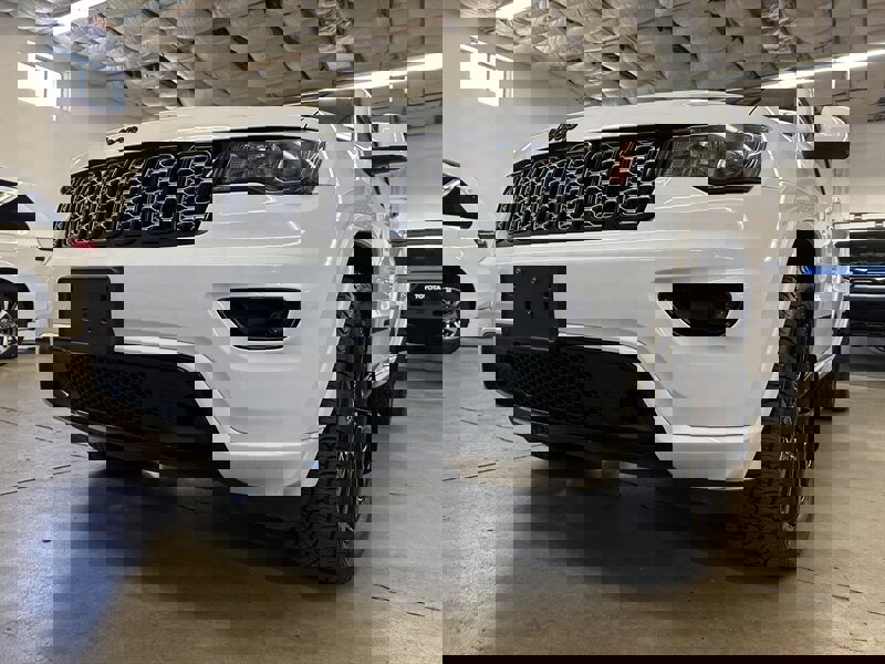 Used 2017 Jeep Grand Cherokee Altitude image 40