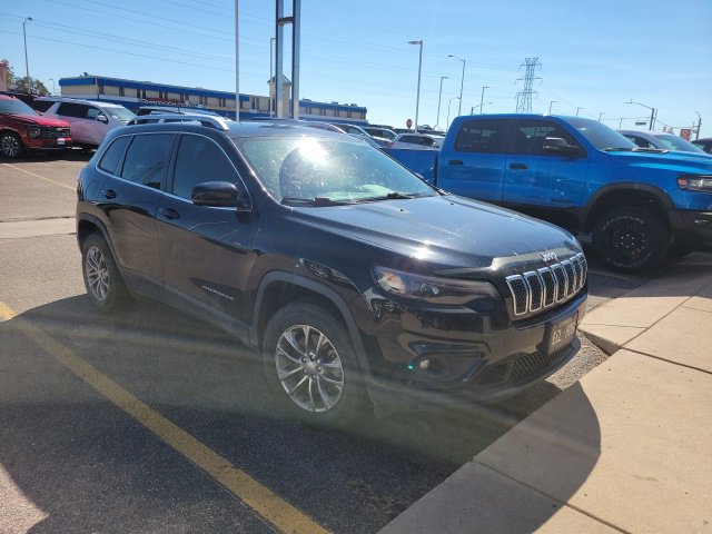 Used 2019 Jeep Cherokee Latitude Plus w/ Comfort/Convenience Group AWD/4WD image 3