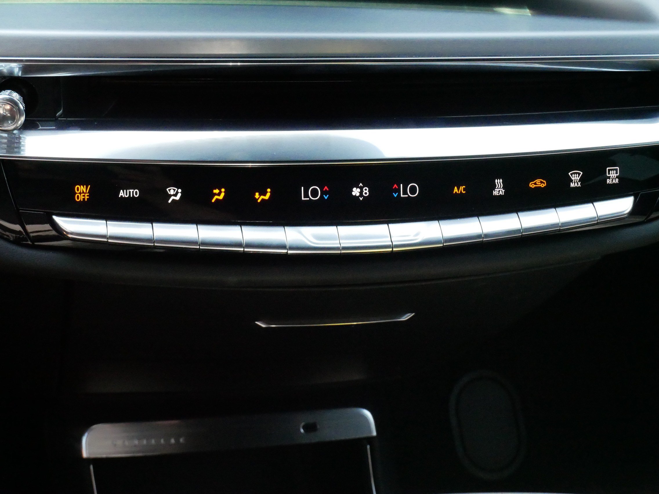 Used 2024 Cadillac Lyriq Luxury AWD/4WD image 23