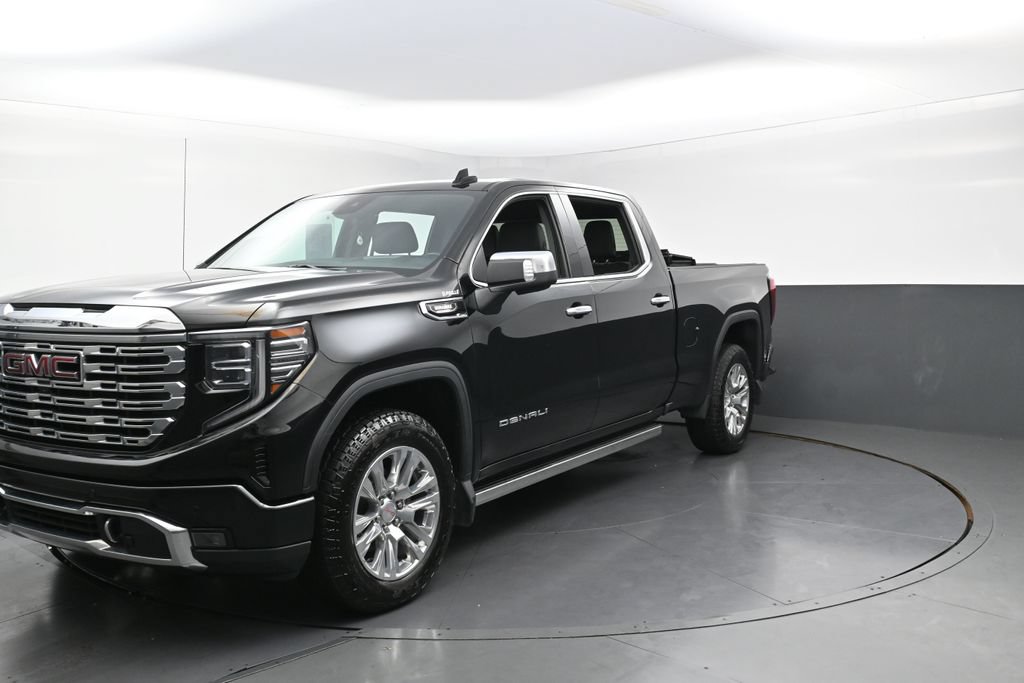 Used 2024 GMC Sierra 1500 Denali w/ Technology Package AWD/4WD image 3