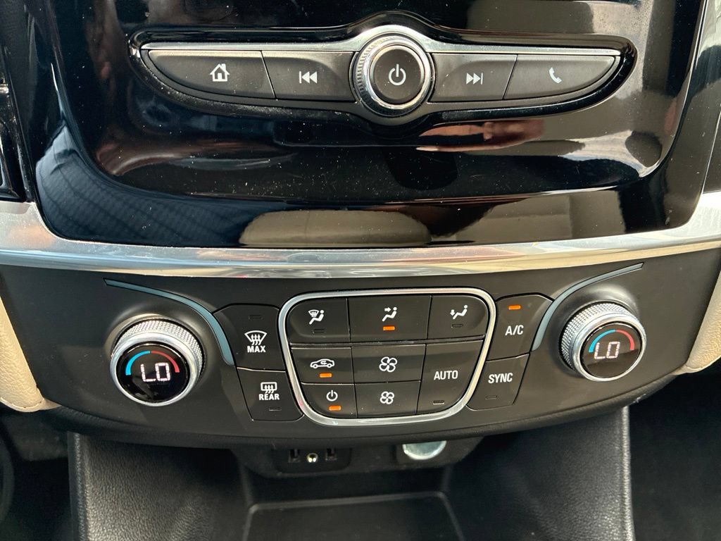Used 2022 Chevrolet Traverse LS FWD image 30