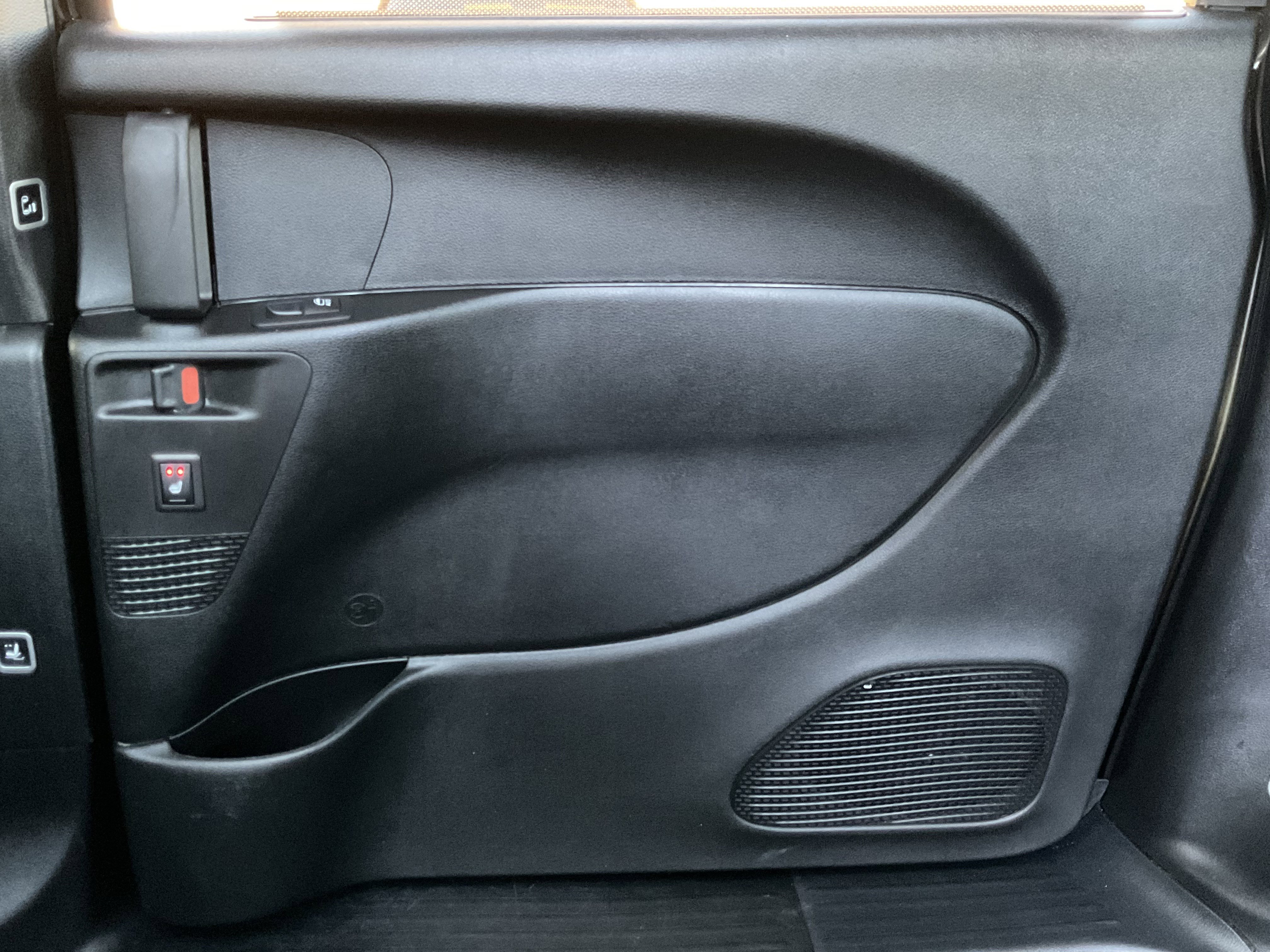Used 2025 Chrysler Pacifica Limited FWD image 37