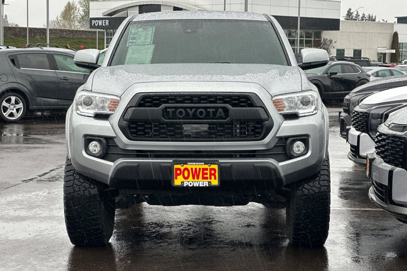 Used 2022 Toyota Tacoma SR5 w/ Technology Package image 9