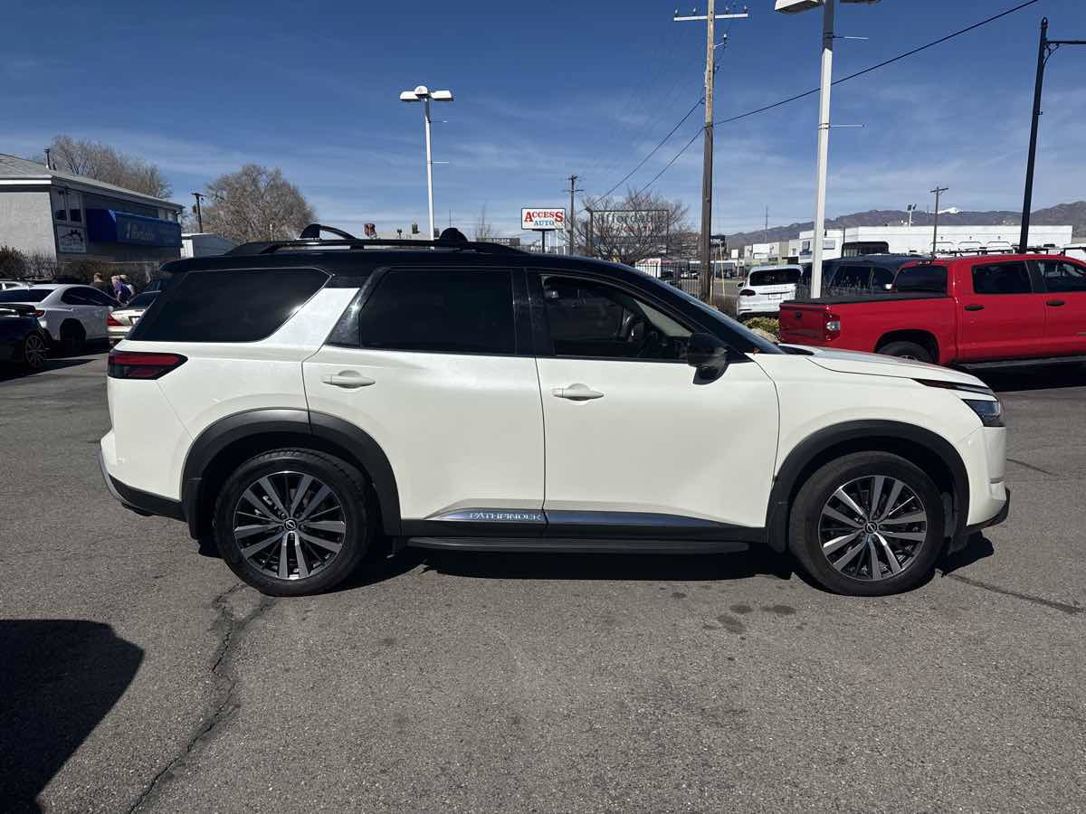 Used 2022 Nissan Pathfinder Platinum w/ Lighting Package (N93) AWD/4WD image 5