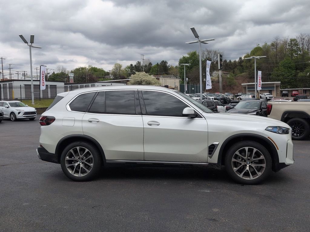 Used 2026 BMW X5 xDrive40i w/ Premium Package AWD/4WD image 4