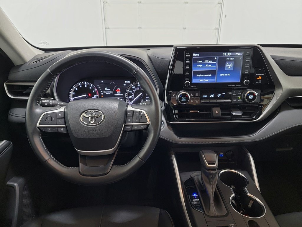 Used 2022 Toyota Highlander XLE AWD/4WD image 12