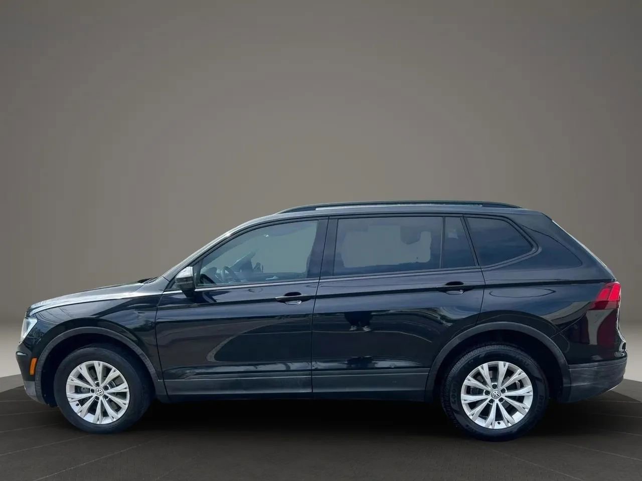 Used 2018 Volkswagen Tiguan S FWD image 8
