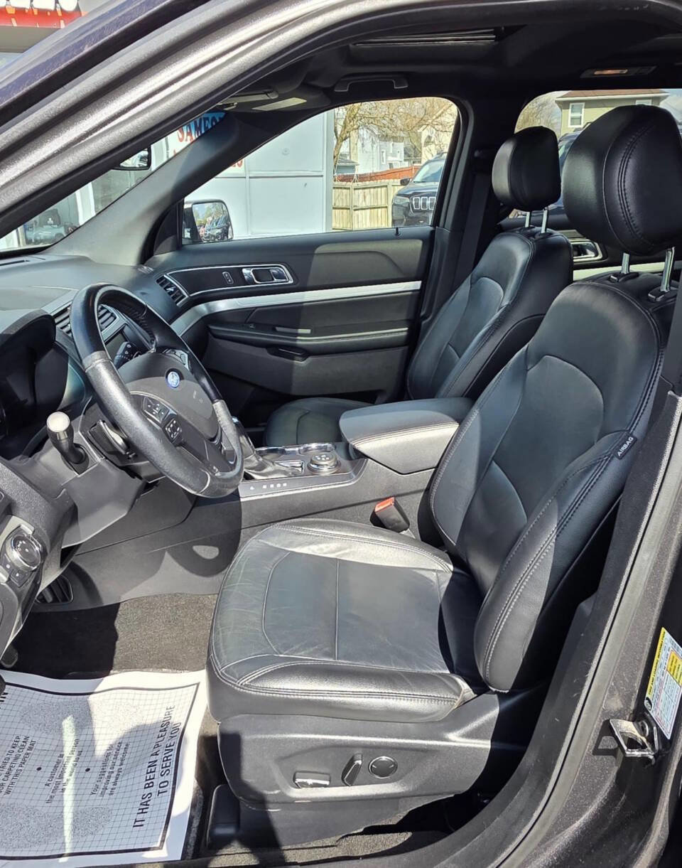 Used 2016 Ford Explorer XLT w/ Equipment Group 202A image 14