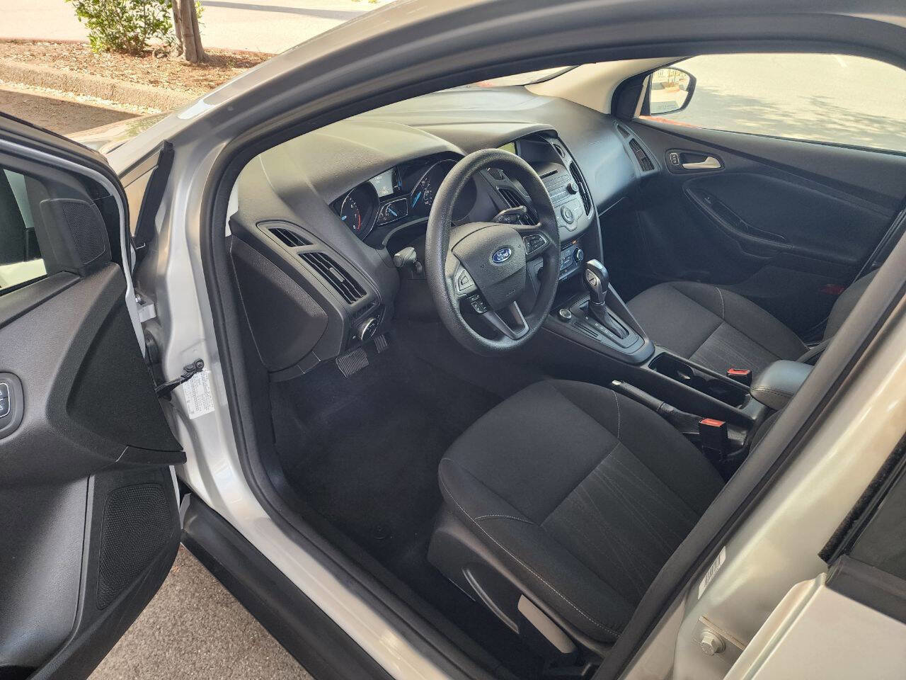 Used 2015 Ford Focus SE image 21