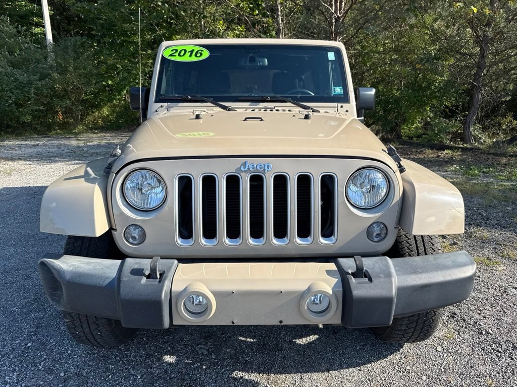 Used 2016 Jeep Wrangler Unlimited Sahara w/ Connectivity Group AWD/4WD image 2