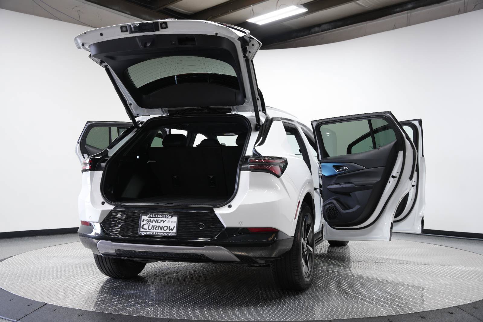 Used 2024 Chevrolet Equinox EV LT w/ LPO, Trailering Package FWD image 12