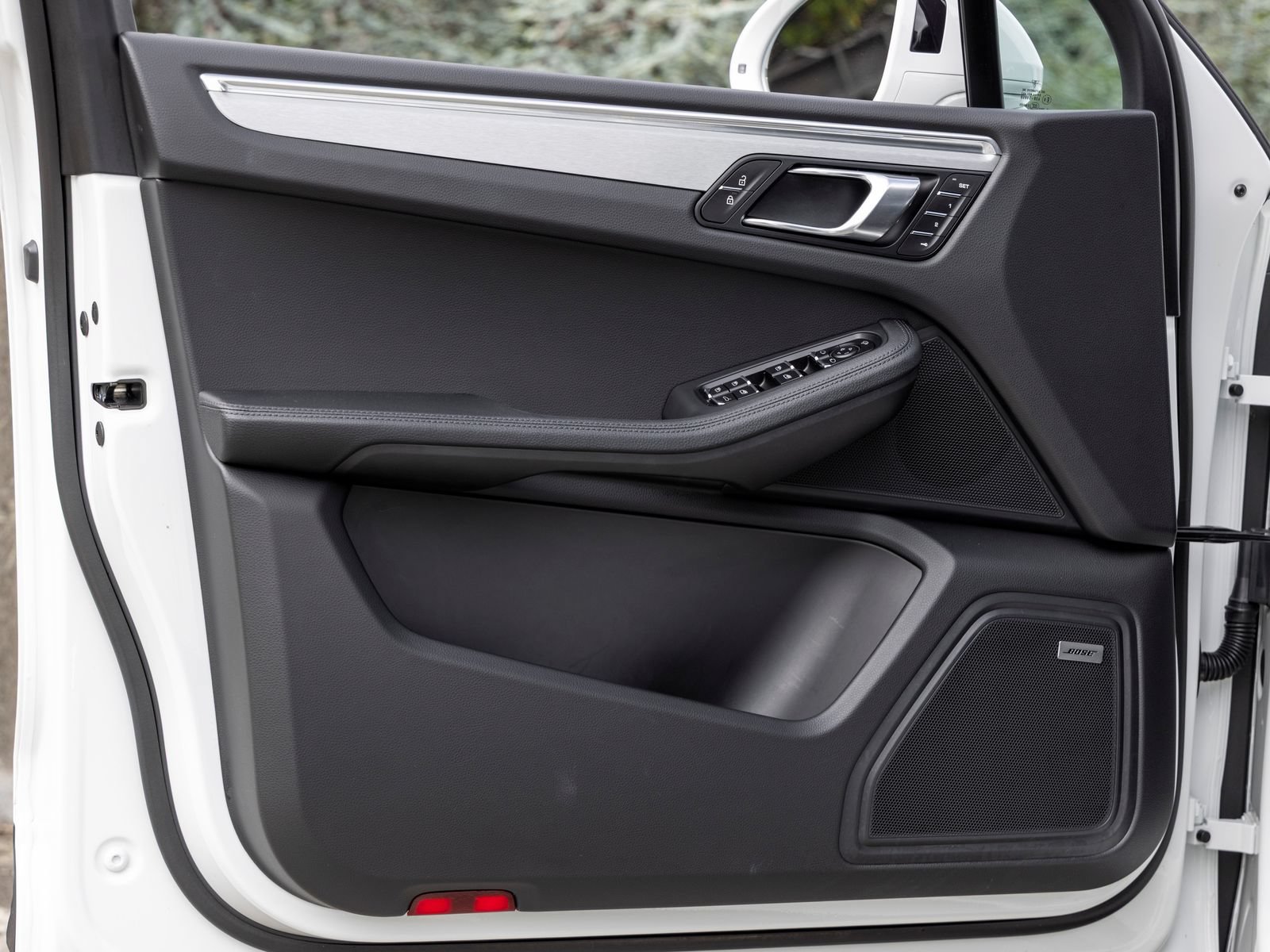 Certified 2026 Porsche Macan AWD/4WD image 25