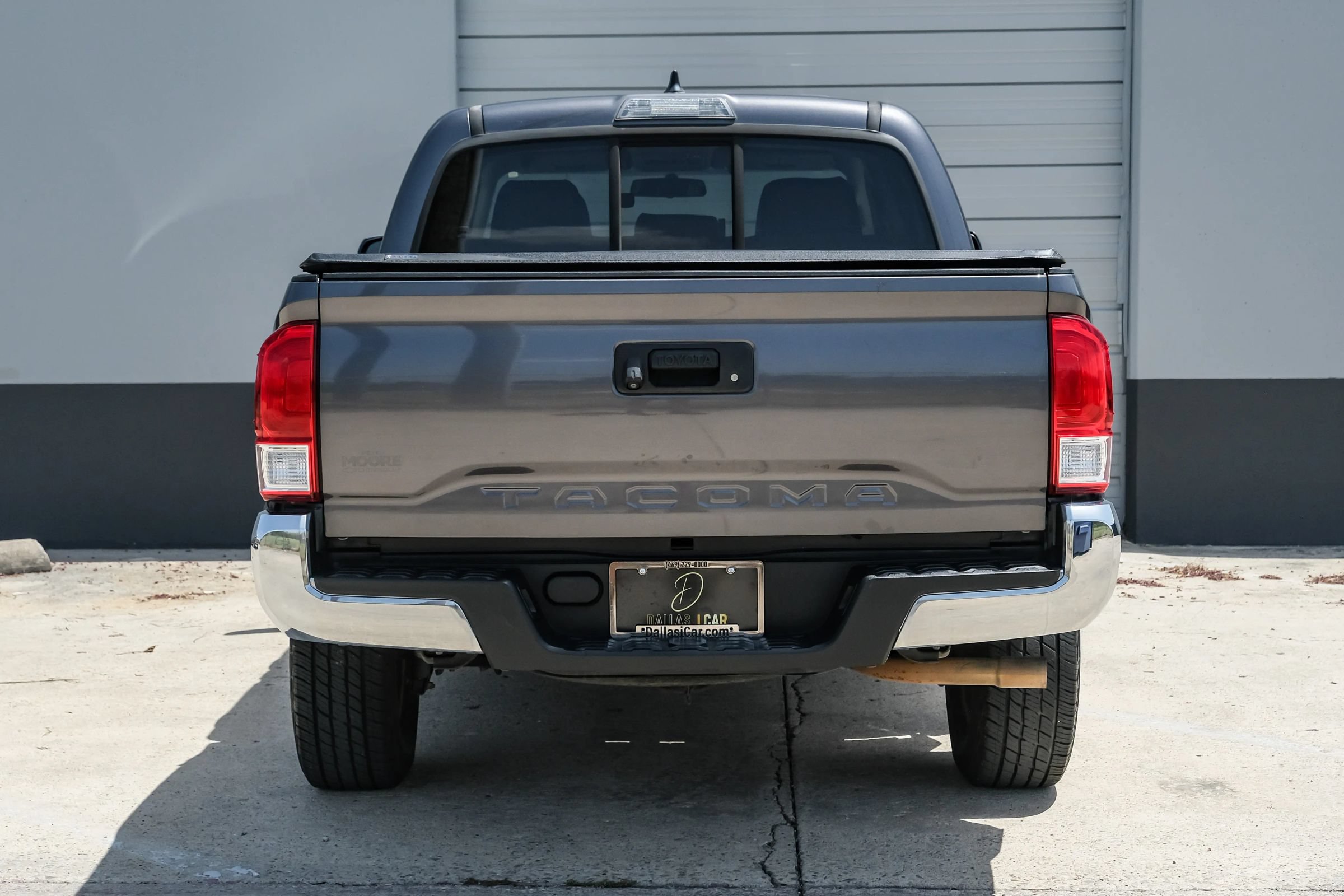 Used 2017 Toyota Tacoma SR5 RWD image 9