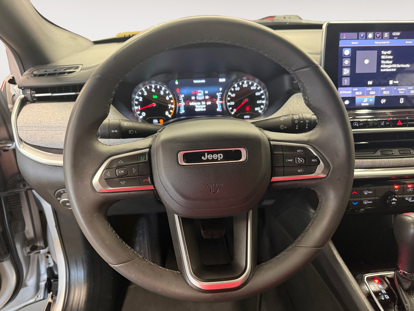 Used 2024 Jeep Compass Latitude AWD/4WD image 15