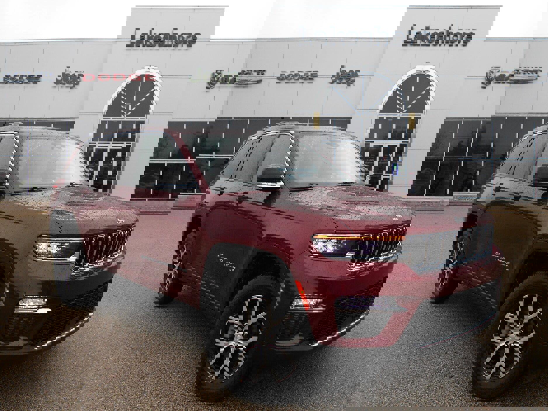 Used 2024 Jeep Grand Cherokee Limited image 3