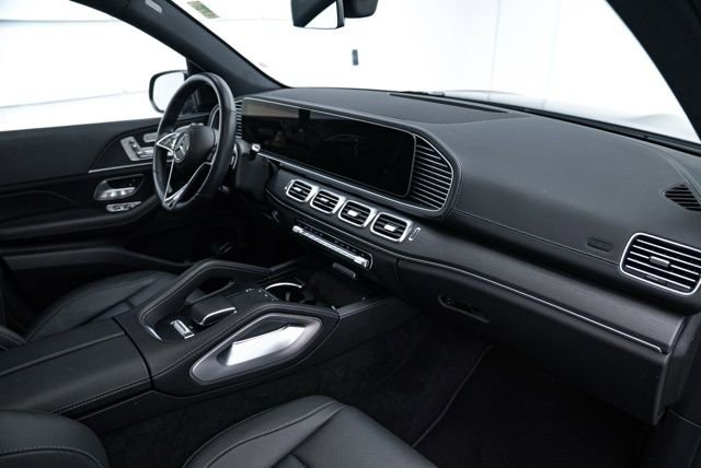 Used 2025 Mercedes-Benz GLS 450 4MATIC image 15