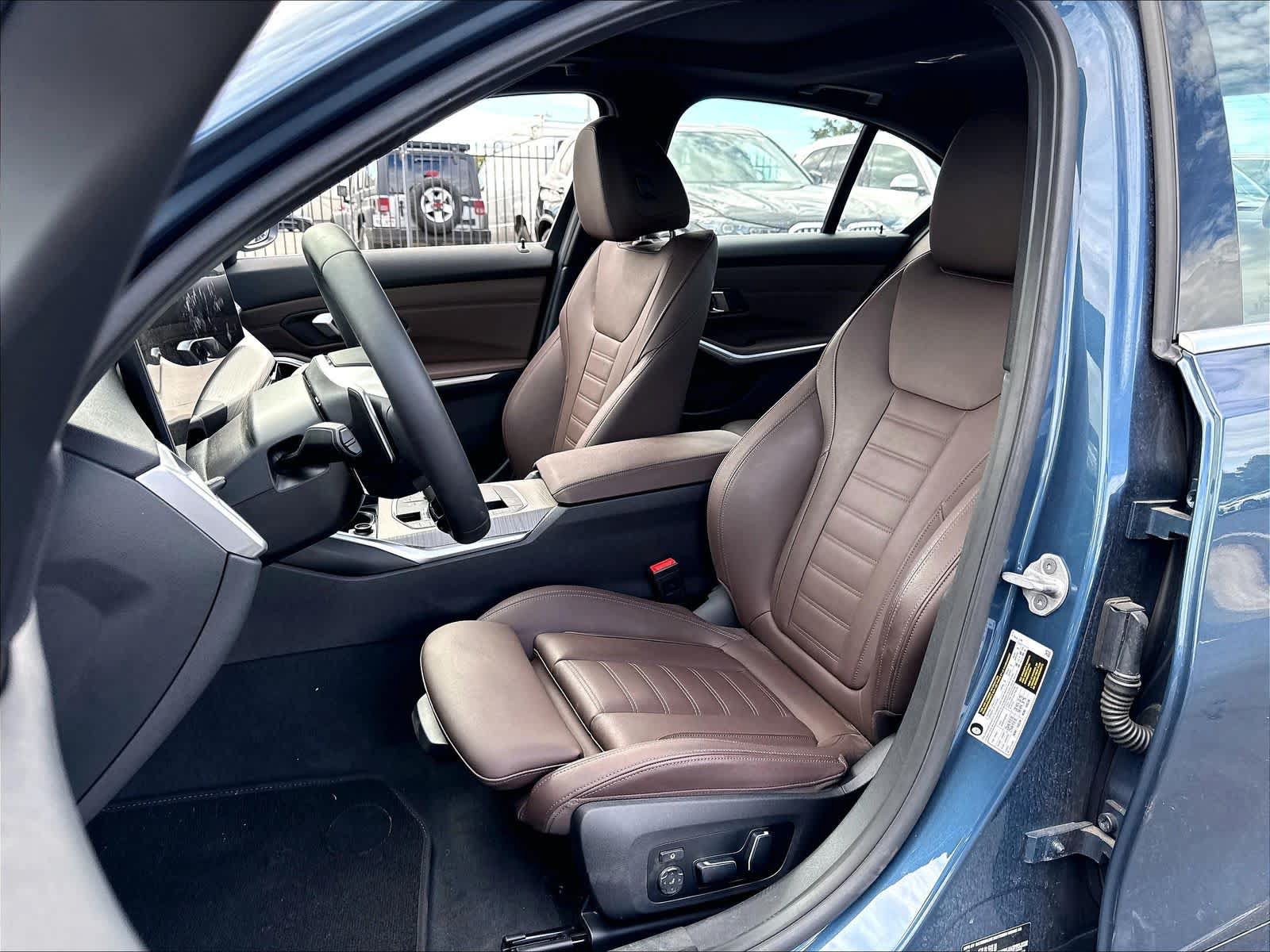 Used 2025 BMW 330i Sedan w/ Premium Package RWD image 21