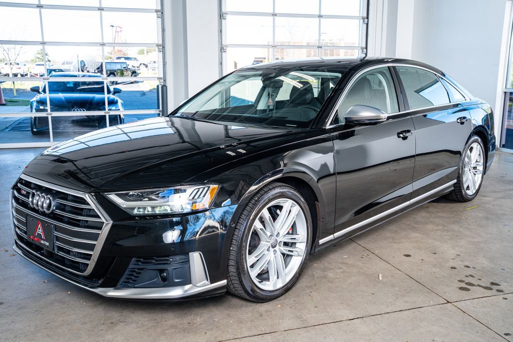 Used 2020 Audi S8 L image 11