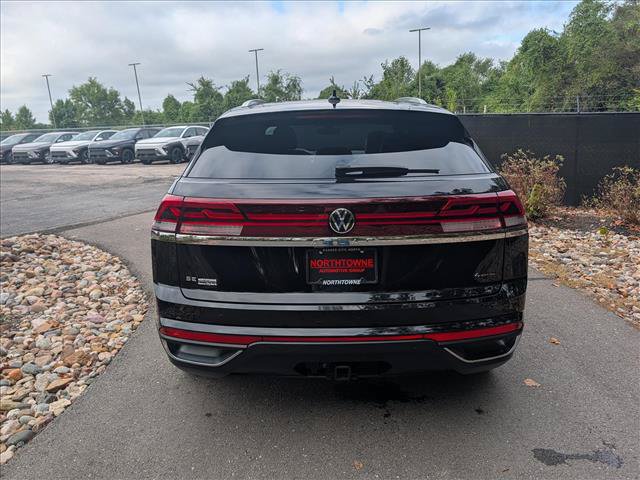 Certified 2024 Volkswagen Atlas Cross Sport SE w/ Panoramic Sunroof Package AWD/4WD image 4