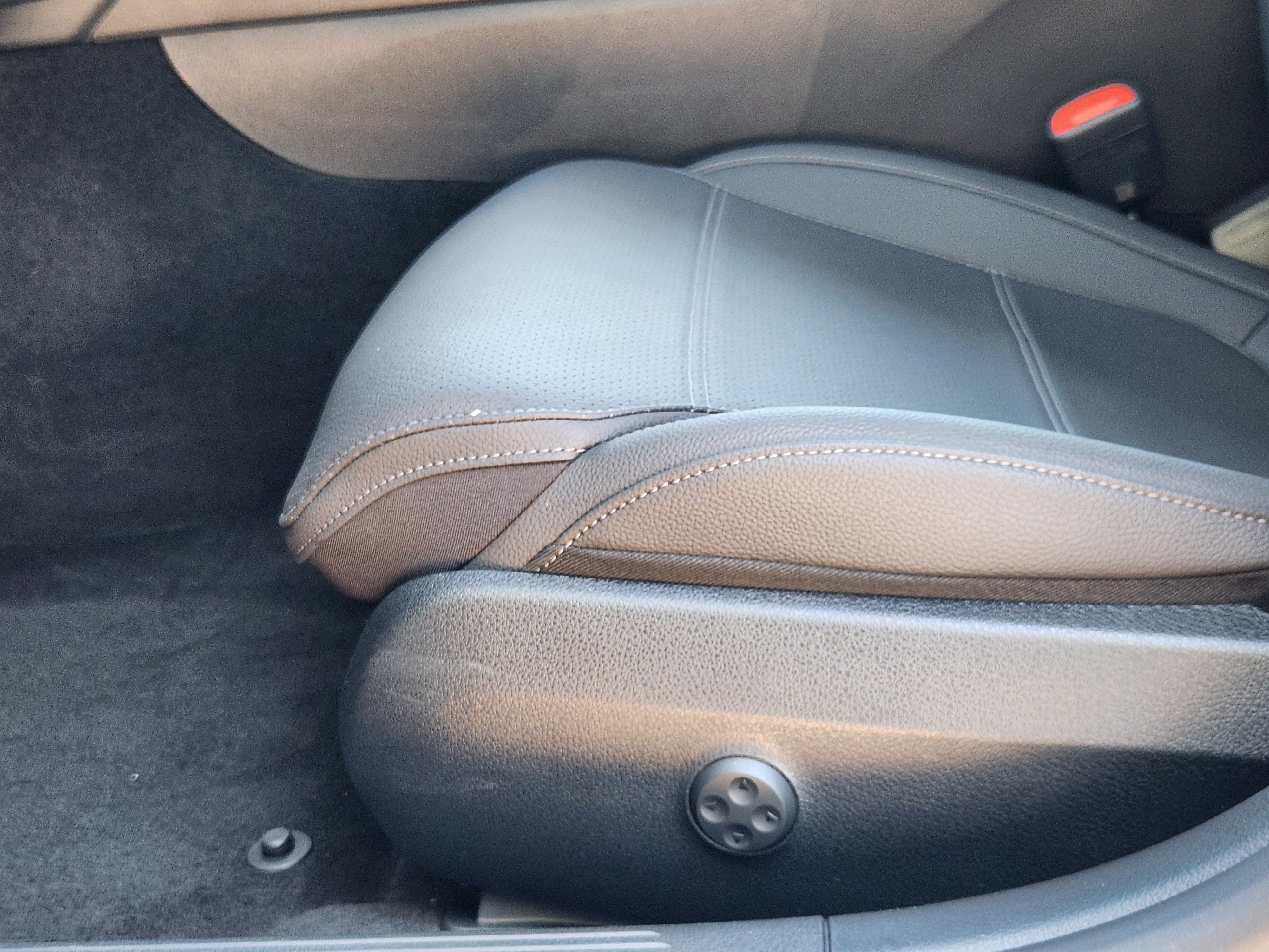 Certified 2025 Mercedes-Benz C 300 4MATIC Sedan image 23