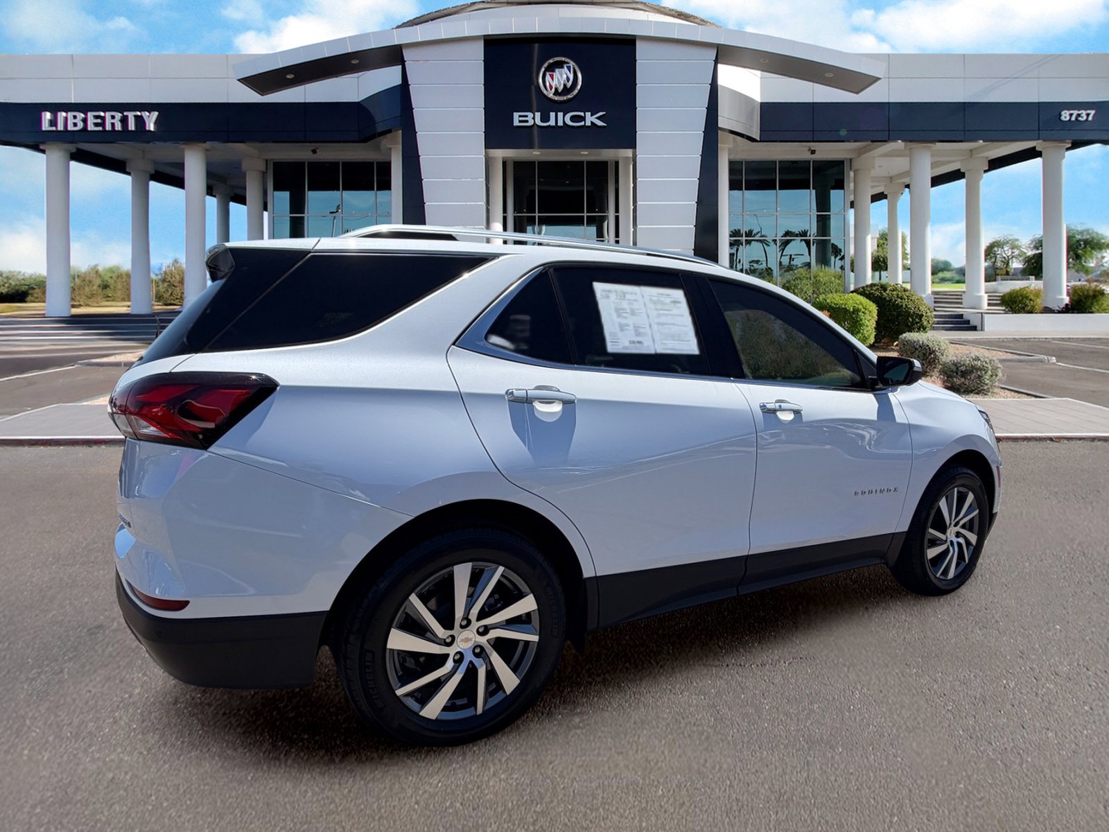 Used 2023 Chevrolet Equinox Premier FWD image 3