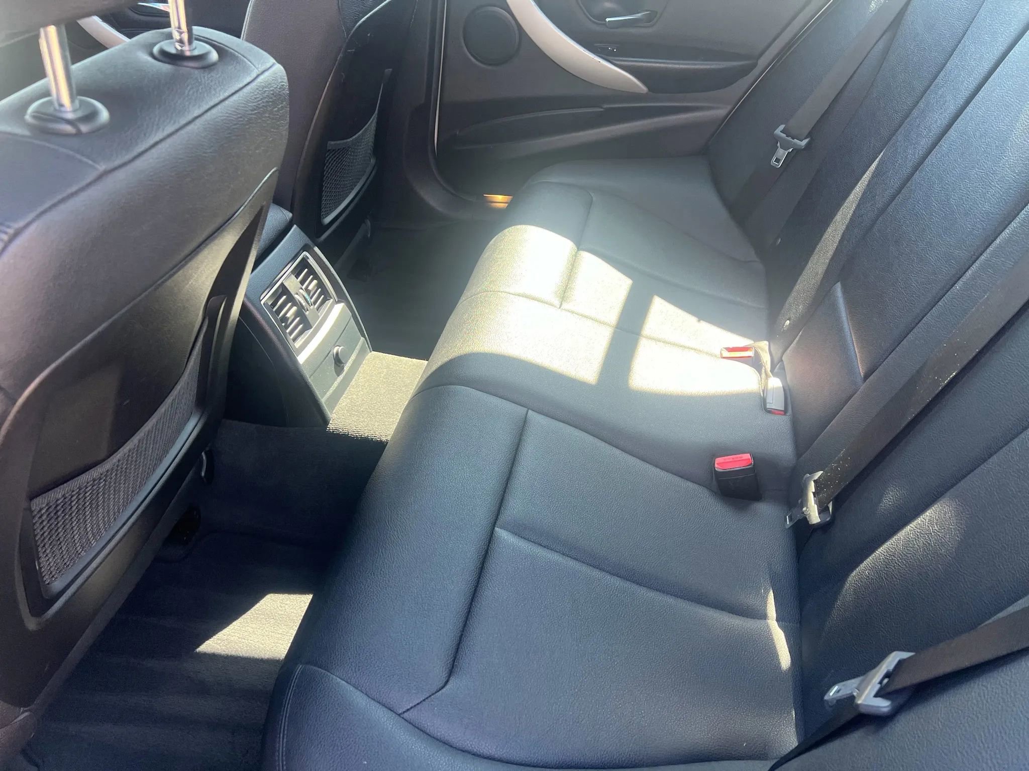 Used 2018 BMW 320i Sedan image 9