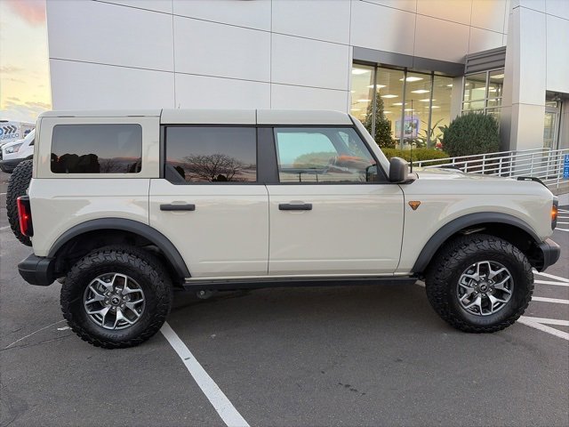 Used 2025 Ford Bronco Badlands image 9