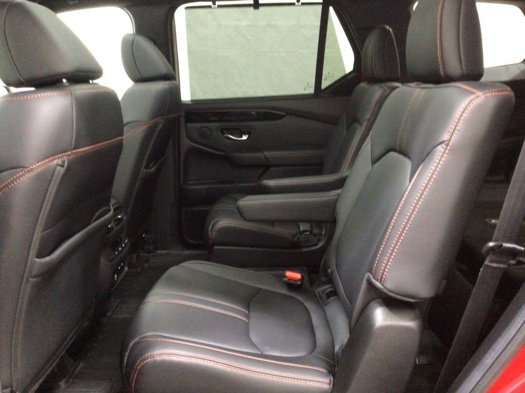 Used 2025 Honda Pilot TrailSport image 18