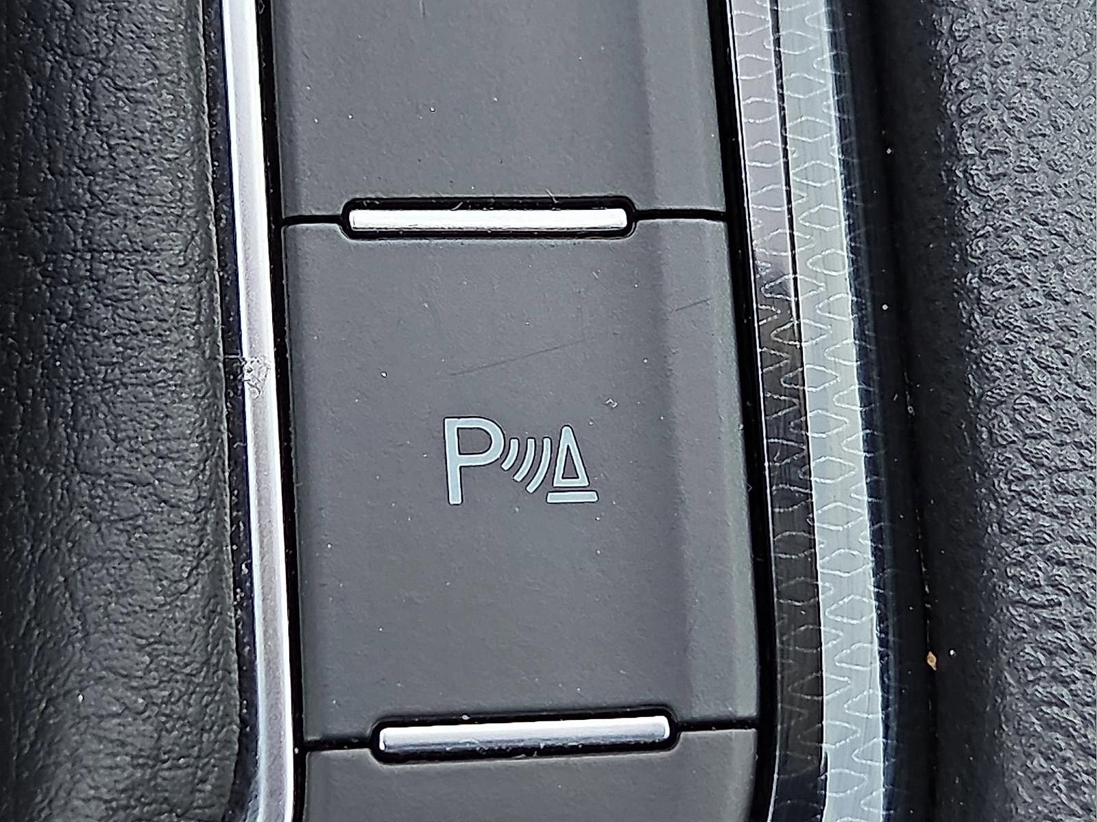 Used 2025 Volkswagen Taos SE image 18